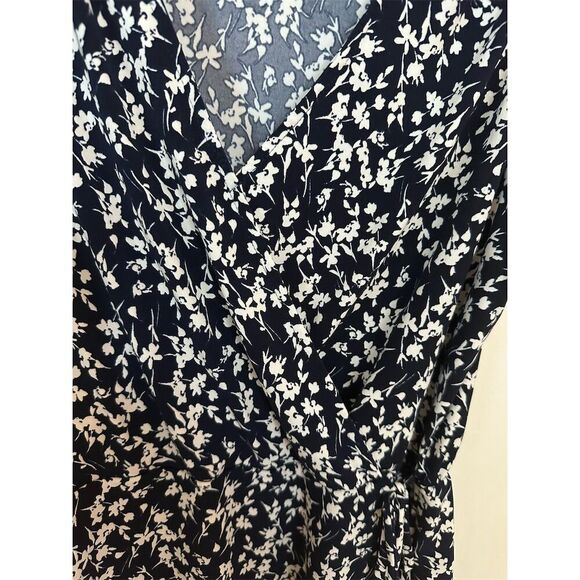 Beacon Apparel Women's M Black Floral V-Neck Sleeveless Wrap Blouse - Picture 6 of 6